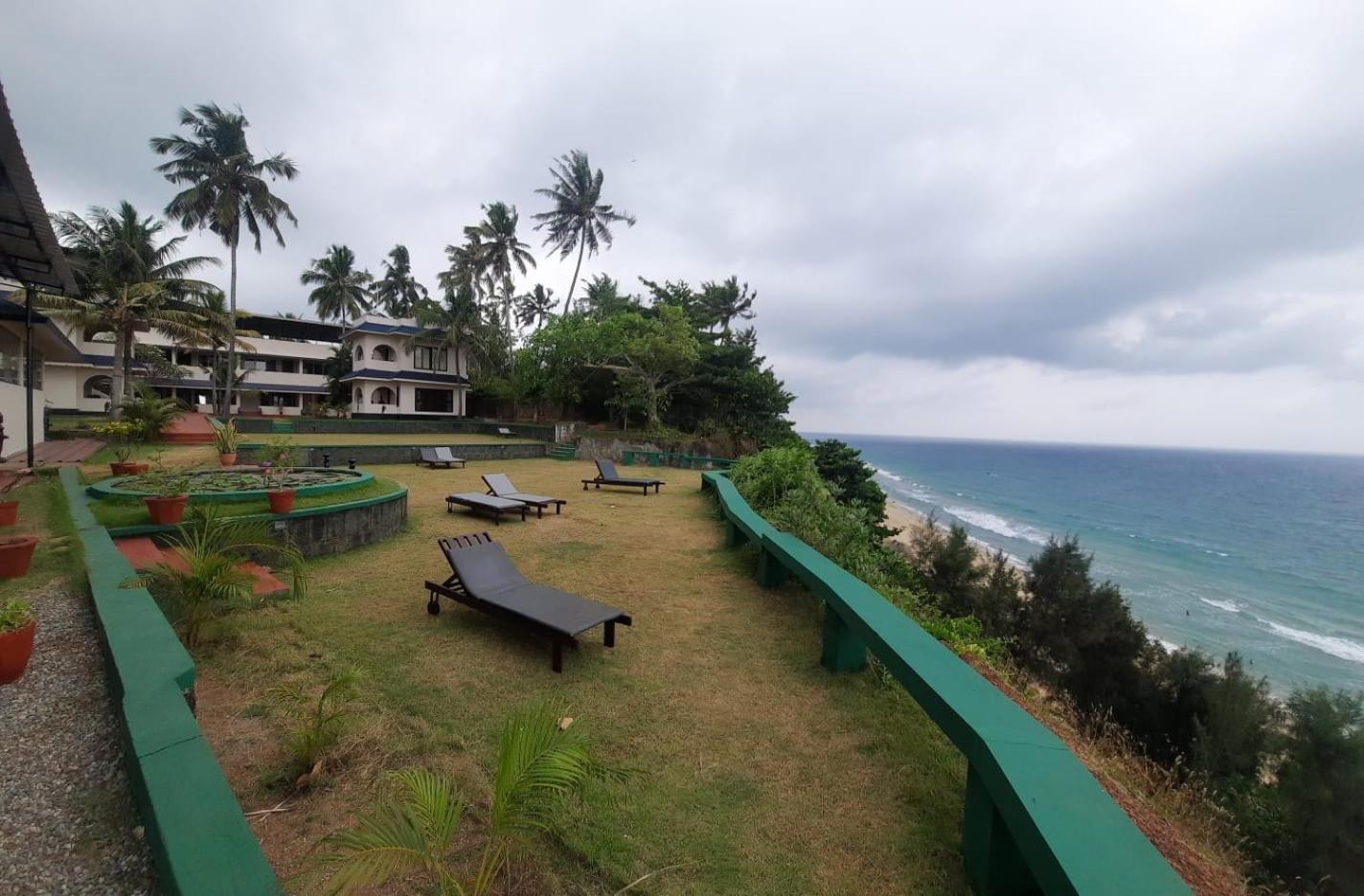 Seashore Beach Resort Varkala Eksteriør bilde